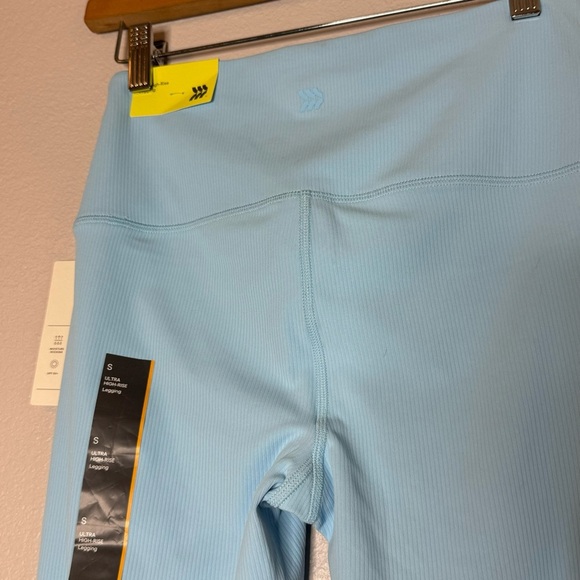 New All In Motion Ultra High-Rise Rib Leggings Woman’s Size Small in Blue - Picture 8 of 14